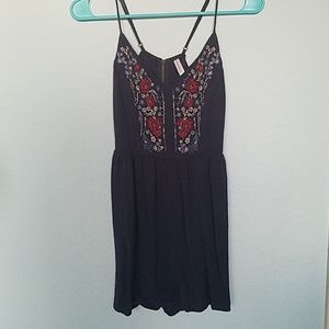 girls romper with flower embroidery